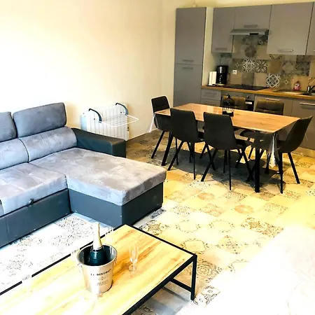 شاليه Authentique A Clermont-creans Avec Piscine Partagee *