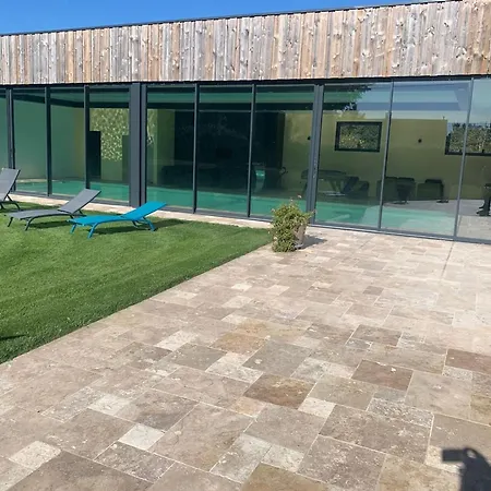 شاليه Authentique A Clermont-creans Avec Piscine Partagee