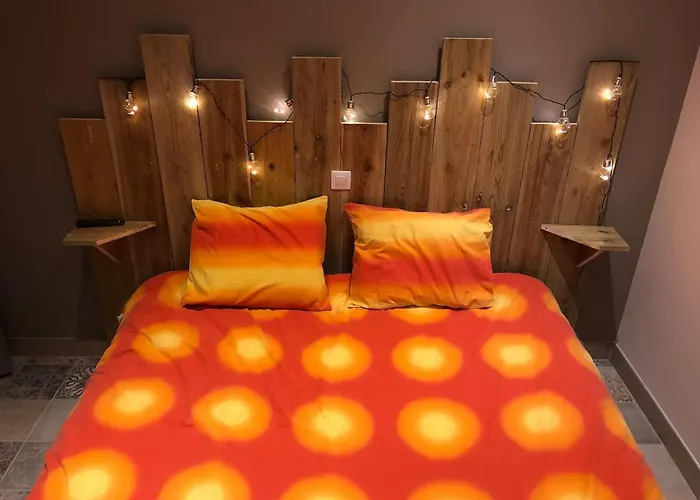 Authentique A Clermont-creans Avec Piscine Partagee 샬레 라플레슈