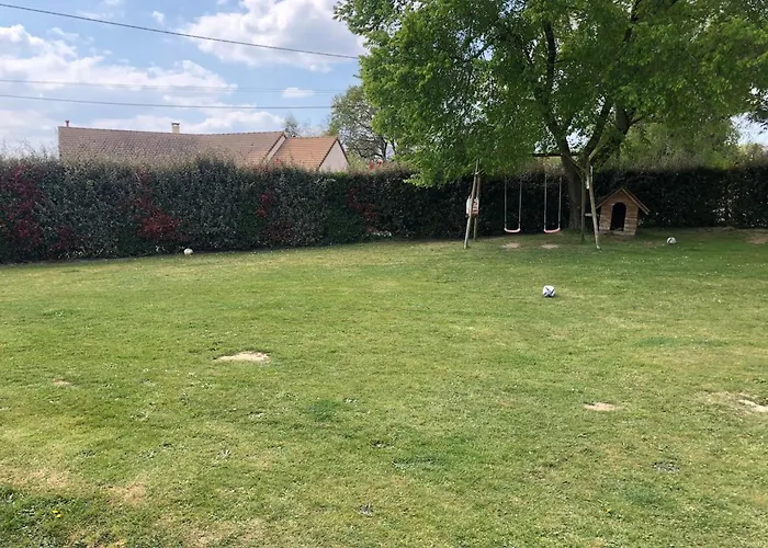 샬레 Authentique A Clermont-creans Avec Piscine Partagee